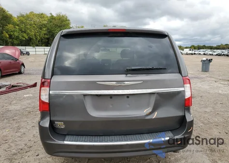 2016 Chrysler Town & Country Touring z USA, uszkodzony, nr VIN 2C4RC1BGXGR301003